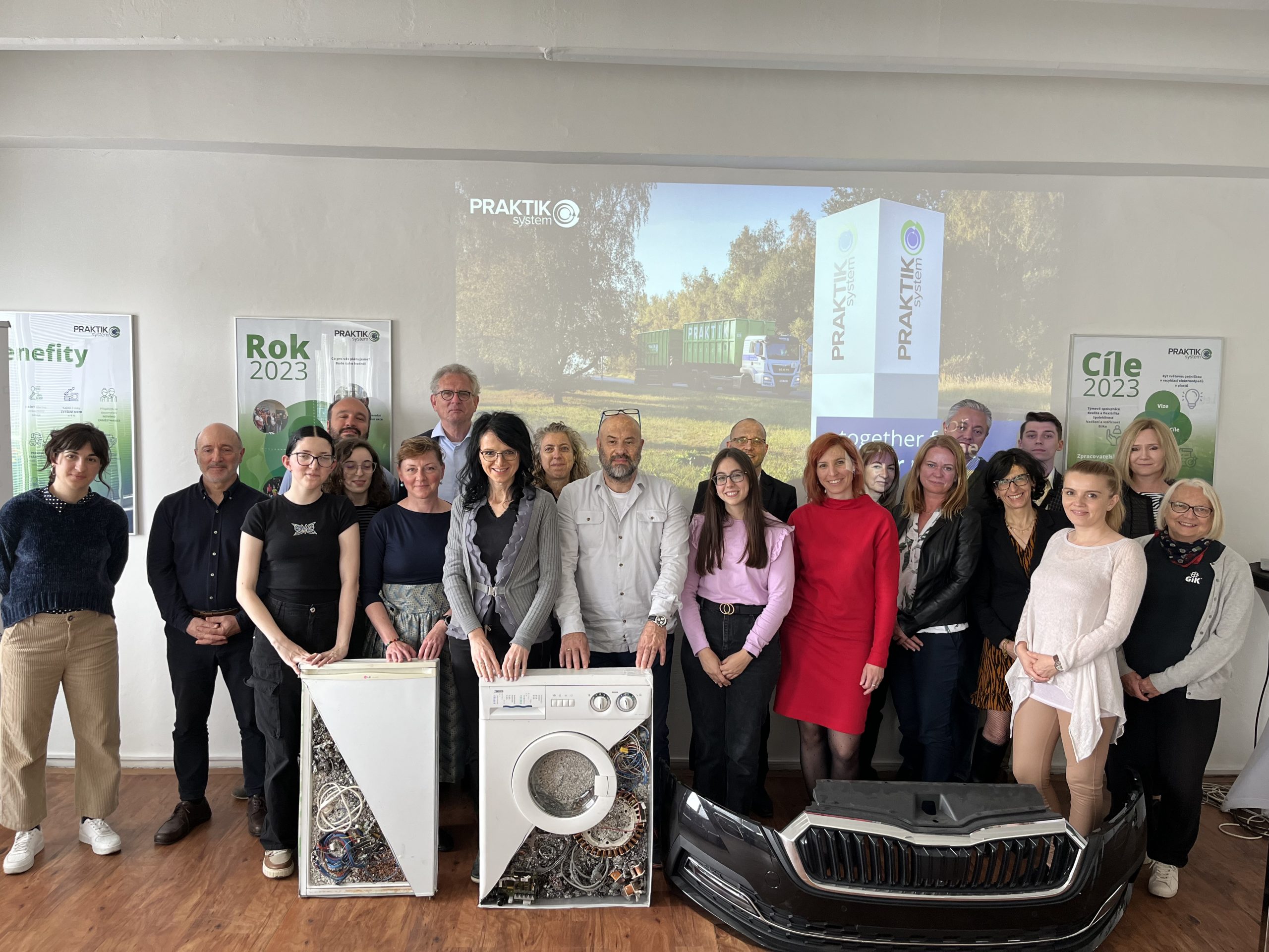 Startschuss für nachhaltige Innovation: Das WEEE WASTE Kick-Off Meeting in Prag
